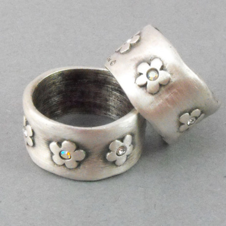 Danon Chunky Silver Daisy Flower Ring With Swarovski Crystals